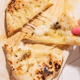 Cheese naan