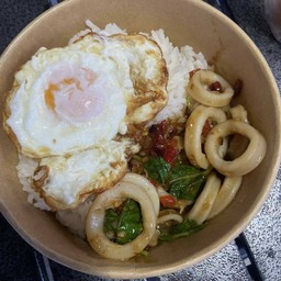 ข้าวกะเพราปลาหมึก