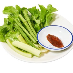 ผักสดและน้ำพริก