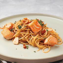 สปาเก็ตตี้ปลาแซลมอนคั่วพริกเกลือ