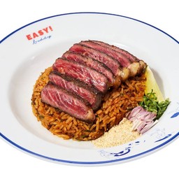 ข้าวผัดแจ่วเนื้อคั่วและเนื้อสตริปลอยน์