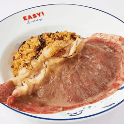 ข้าวผัดกะเพราเนื้อคั่วและเนื้อวากิว A4