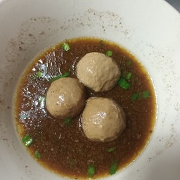 ลูกชิ้นเนื้อลวก