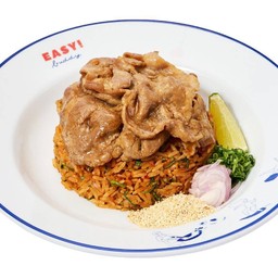 ข้าวผัดแจ่วหมูคั่วและหมูสไลซ์