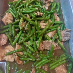 ผัดถั่วฝักยาวหมูน้ำมันหอย