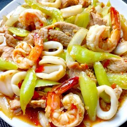 ผัดพริกหยวกราดข้าว