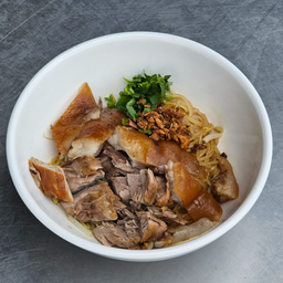 ก๋วยเตี๋ยว ขาหมู