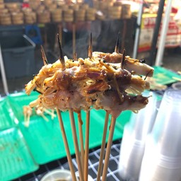 สามชั้นพันเห็ดเข็มทอง