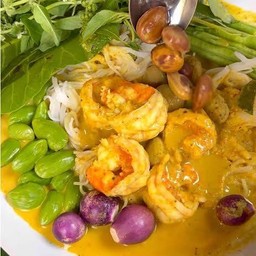 ชุดขนมจีนกะทิใต้รวมทะเล+ไข่ต้ม+ผักสด