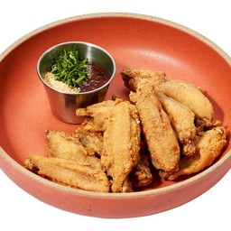 ปีกไก่ทอด น้ำจิ้มแจ่ว