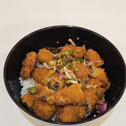 ข้าวยำปลาไข่ทอด