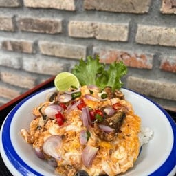 ข้าวไข่ขยี้ปลากระป๋อง