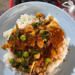 ผัดเผ็ดปลาค้าว