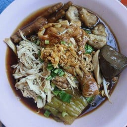 ก๋วยเตี๋ยวไก่มะระ ดีคืนดีวัน ศาลลาแดงซอย 1