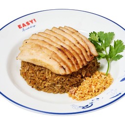 ข้าวผัดกระเทียมพริกไทยหมูคั่วและคอหมูย่าง