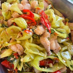 (57) ไก่ผัดพริกหยวก
