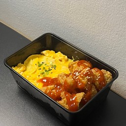 ข้าวไก่คาราเกะไข่ข้นซอสหม่าล่า