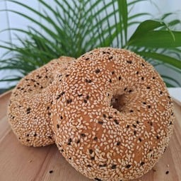 Black and white sesame bagel
