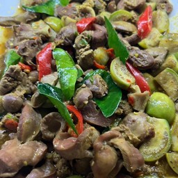 เบียวหวานเครื่องในไก่ผัดแห้ง