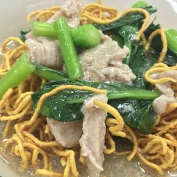 ราดหน้าหมี่กรอบ หมู