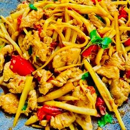 กะเพราหน่อไม้ไก่