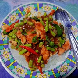ผัดพริกแกงไก่(กับข้าว)
