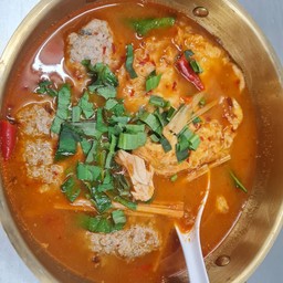 ต้มยำหมูเด้งไข่เจียว