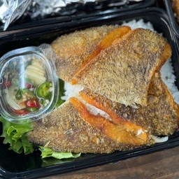 ข้าวหน้าปลาสลิดแกะ