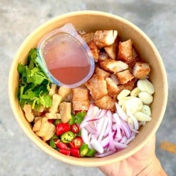 ข้าวหมูทอดล้นพุง