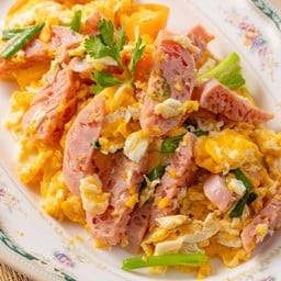 แหนมผัดไข่