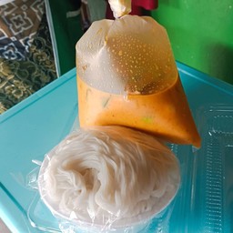 แกงเขียวหวานขนมจีน