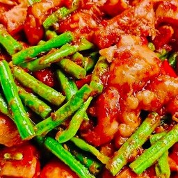 พริกแกงไก่ใส่ถั่ว