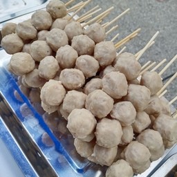 ลูกชิ้นเอ็นหมูทอด 1 ไม้