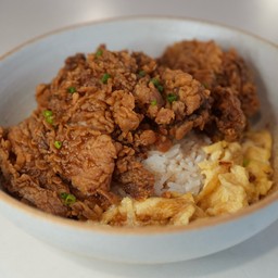 OMU-RICE MEGA FRIED CHICKEN