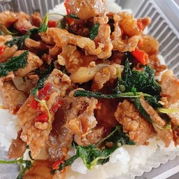 ข้าวกะเพราหมูชิ้น