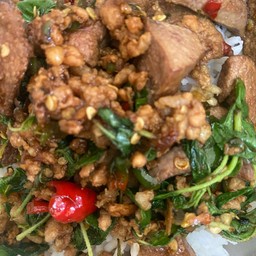 ข้าวกะเพราตับหมู