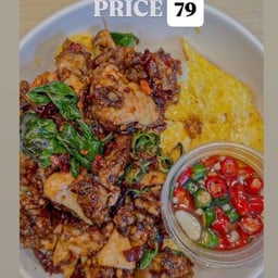 ข้าวหน้ากะเพราไก่กรอบ