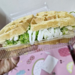 วาฟเฟิลไส้ปลิ้นByจอยแสบ