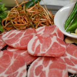 Fresh Pork Neck หมูสันนอก