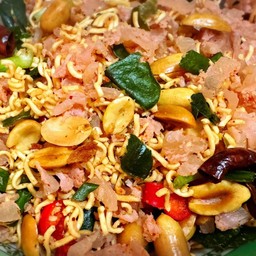 ยำแหนมมาม่ากรอบ