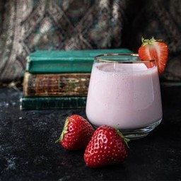 STRAWBERRY LASSI ลาซซี่สตรอเบอร์รี่