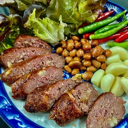 หม่ำเนื้อ+เครื่องเคียง