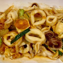 ปลาหมึกสดผัดไข่เค็ม