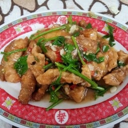 ปลาผัดคื่นฉ่าย