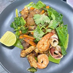 ผัดซีอิ๊วกุ้ง +ปลาหมึก