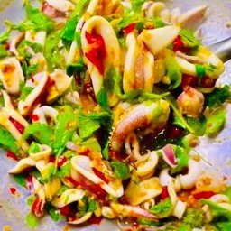 กะเพราหมึก