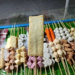 ยำลูกชิ้น แซ่บซี๊ด ตรงข้ามสนามเทนนิส สวนตะไคร้