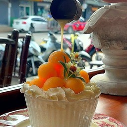 [อร่อยซ่ากับโค้ก] แคนตาลูปบิงซู +  โค้ก ออริจินัล (กระป๋อง) + ชเวปส์มะนาวโซดา ไม่มีน้ำตาล (กระป๋อง) 