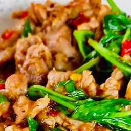 ผัดโหระพาหมู