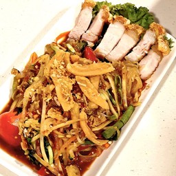 ตำเส้นเล็กหมูกรอบ